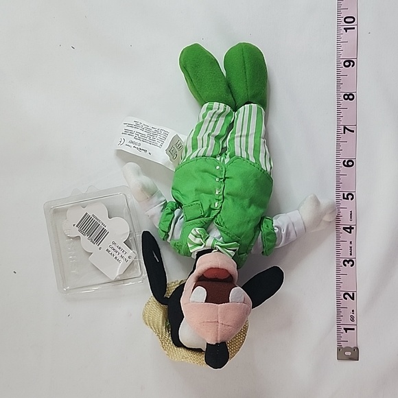 NWT Disney Quartet Goofy Plush Beanie - Picture 4 of 9